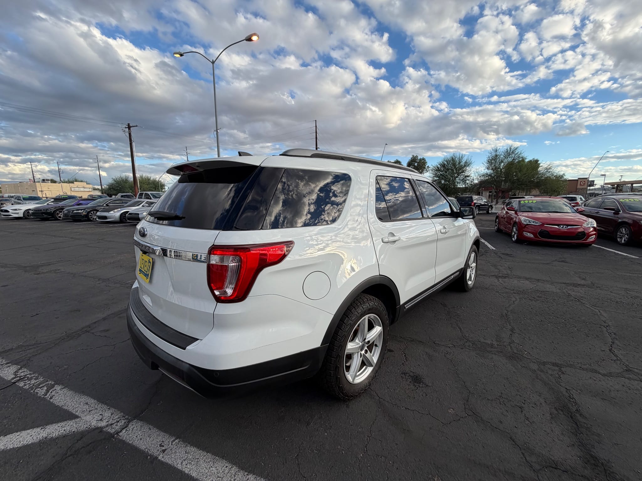 2019 Ford Explorer XLT in Tucson, AZ — photo 3