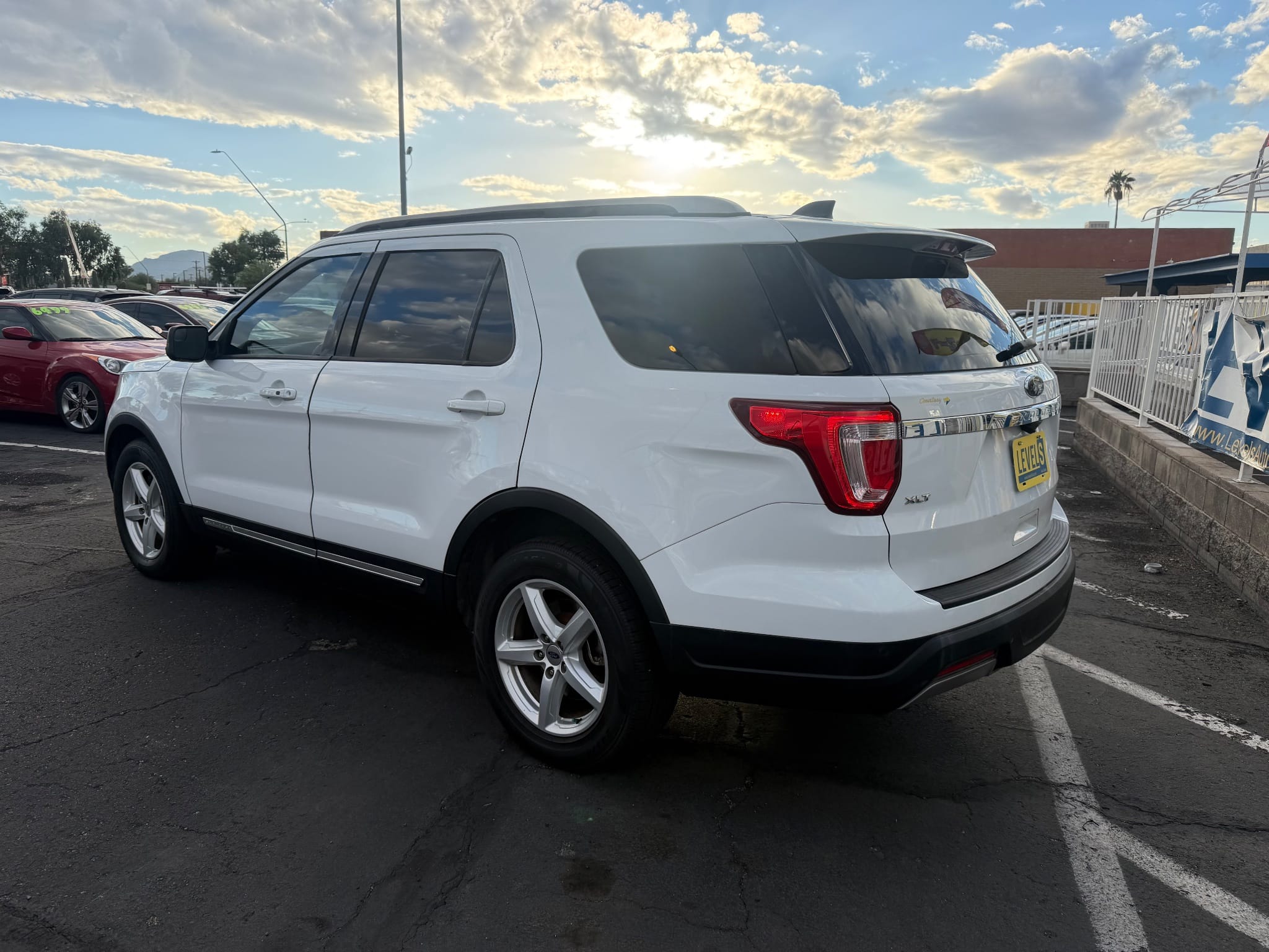 2019 Ford Explorer XLT in Tucson, AZ — photo 5