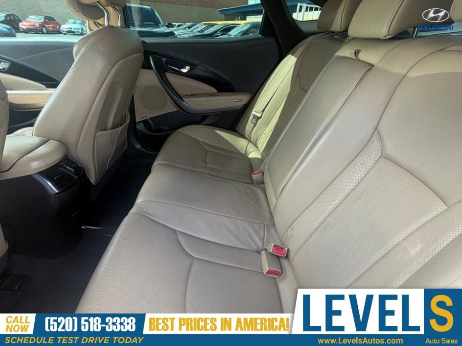 2012 Hyundai Azera in Tucson, AZ — photo 11