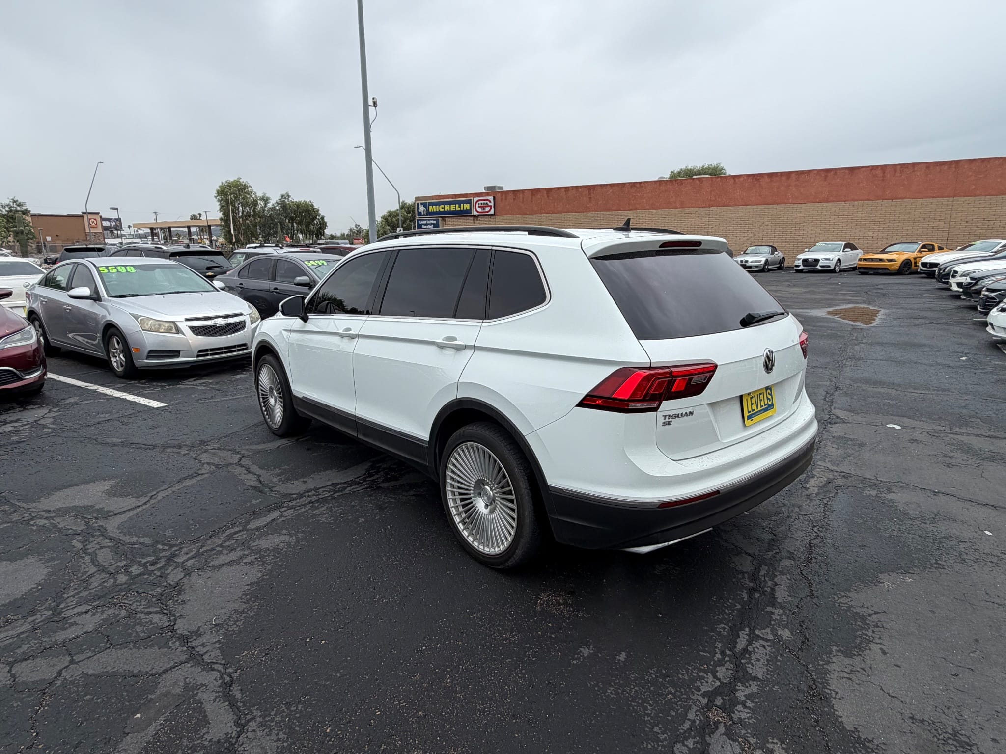 2018 Volkswagen Tiguan SE, SEL in Tucson, AZ — photo 4
