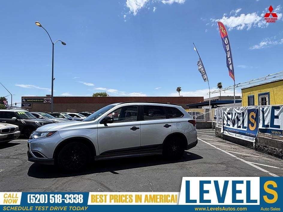 2020 Mitsubishi Outlander SEL in Tucson, AZ — photo 4