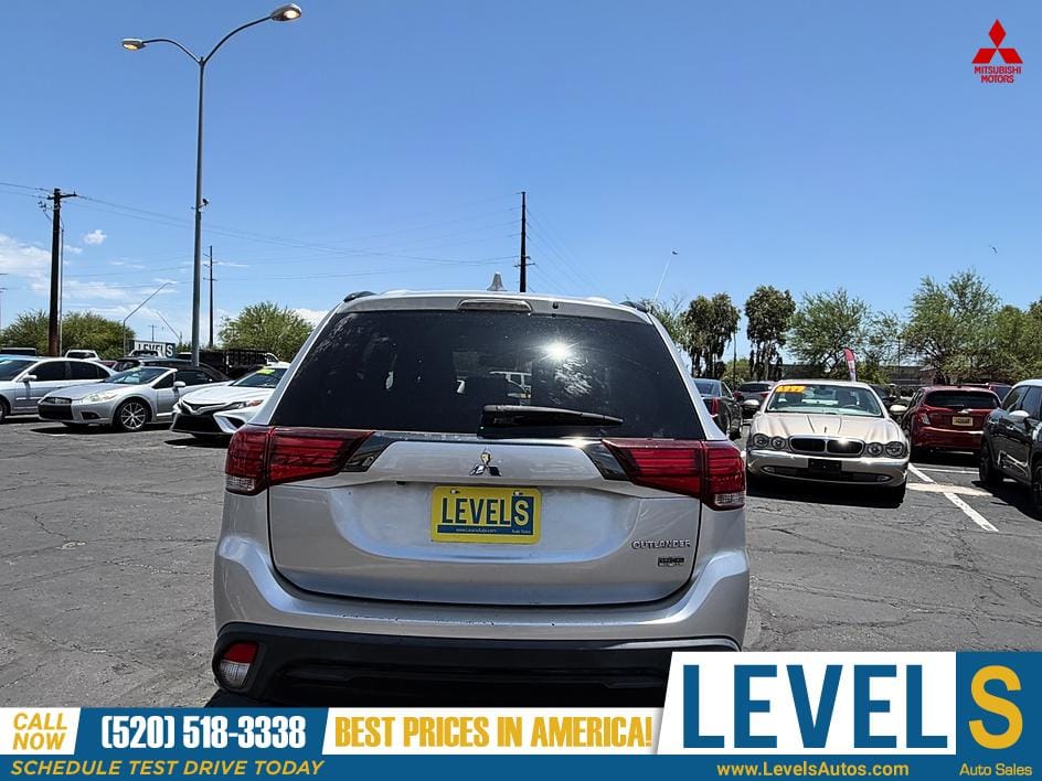 2020 Mitsubishi Outlander SEL in Tucson, AZ — photo 3