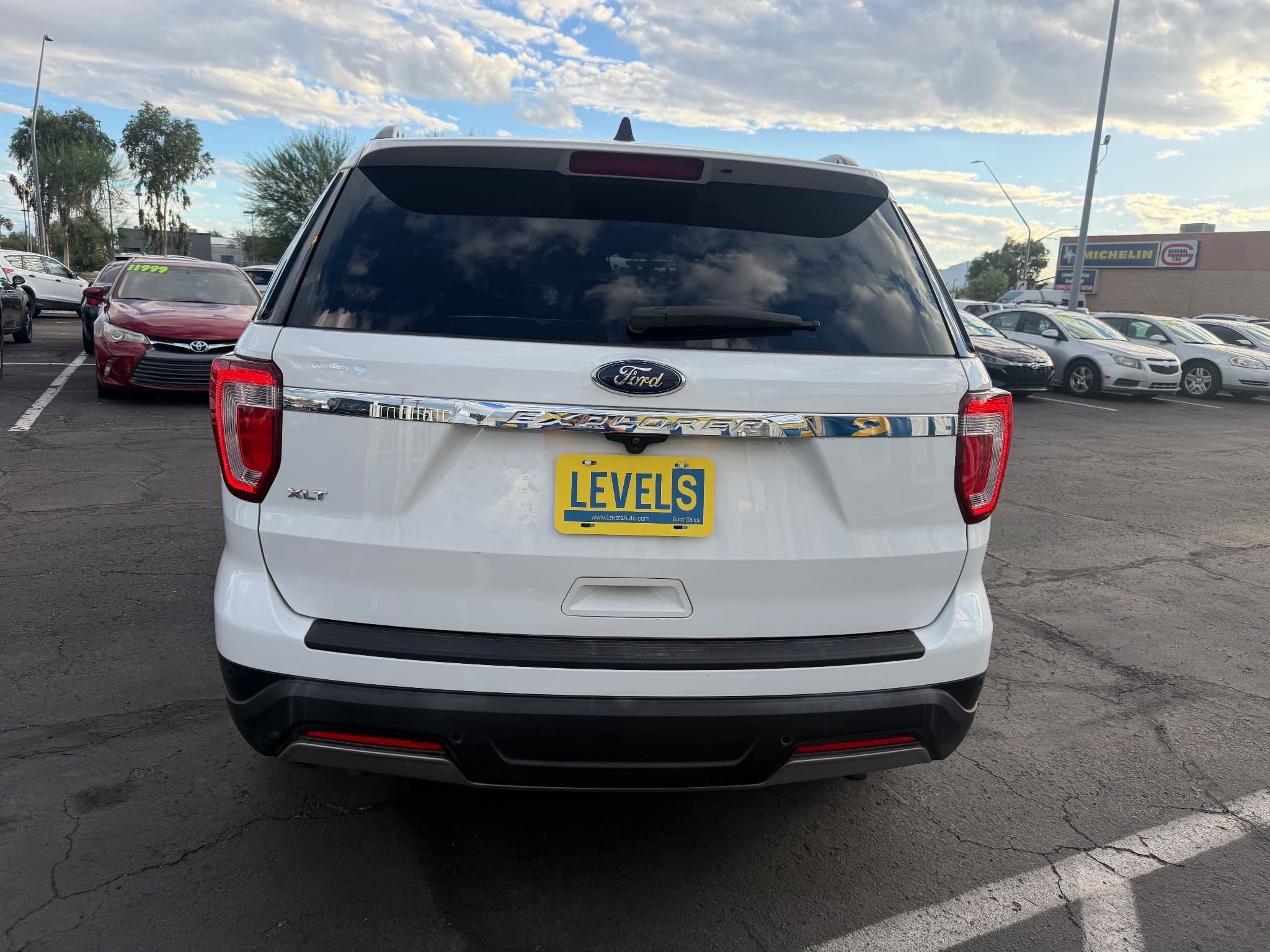 2019 Ford Explorer XLT in Tucson, AZ — photo 4