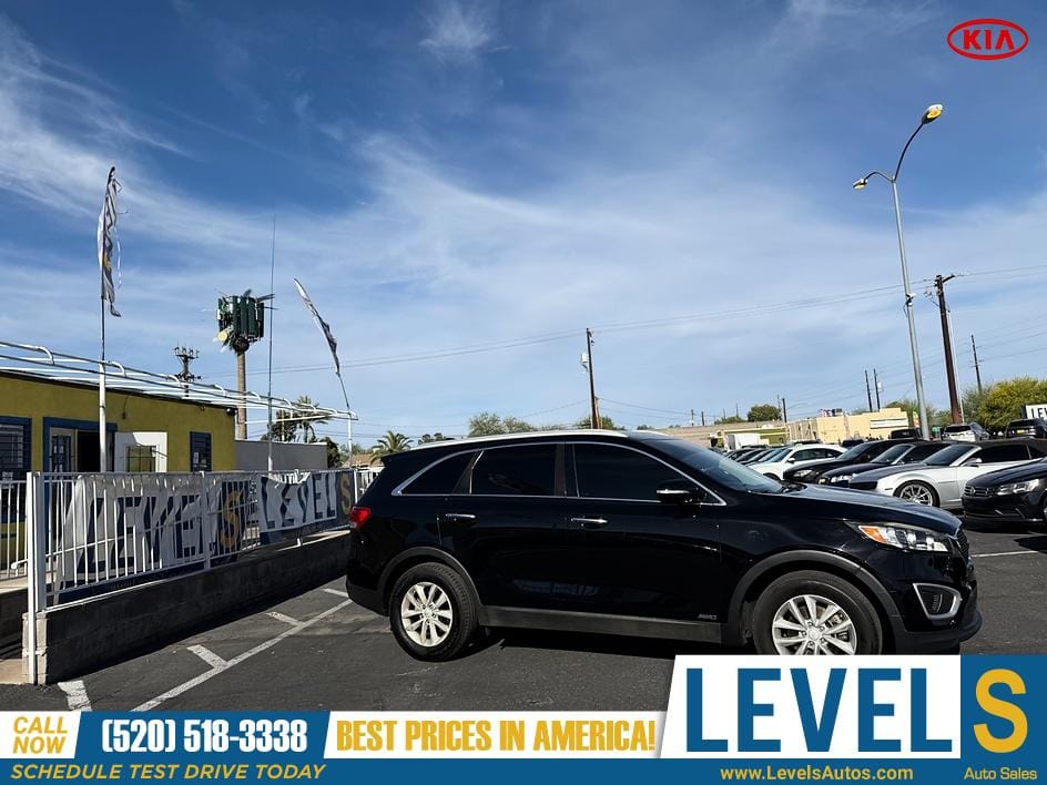 2018 KIA Sorento LX in Tucson, AZ — photo 2