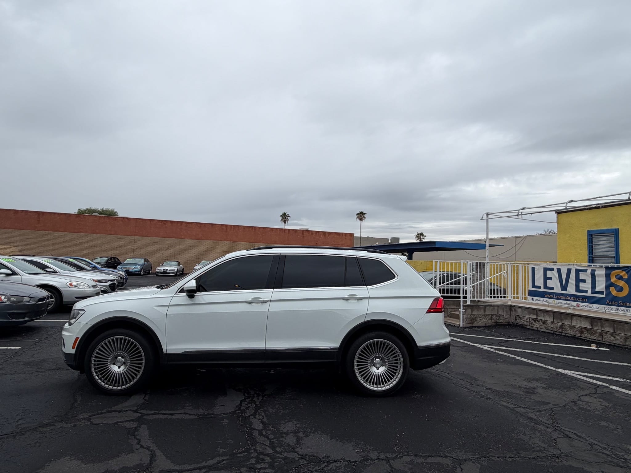 2018 Volkswagen Tiguan SE, SEL in Tucson, AZ — photo 5
