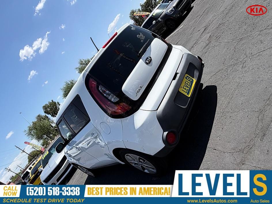 2015 KIA Soul Base in Tucson, AZ — photo 5