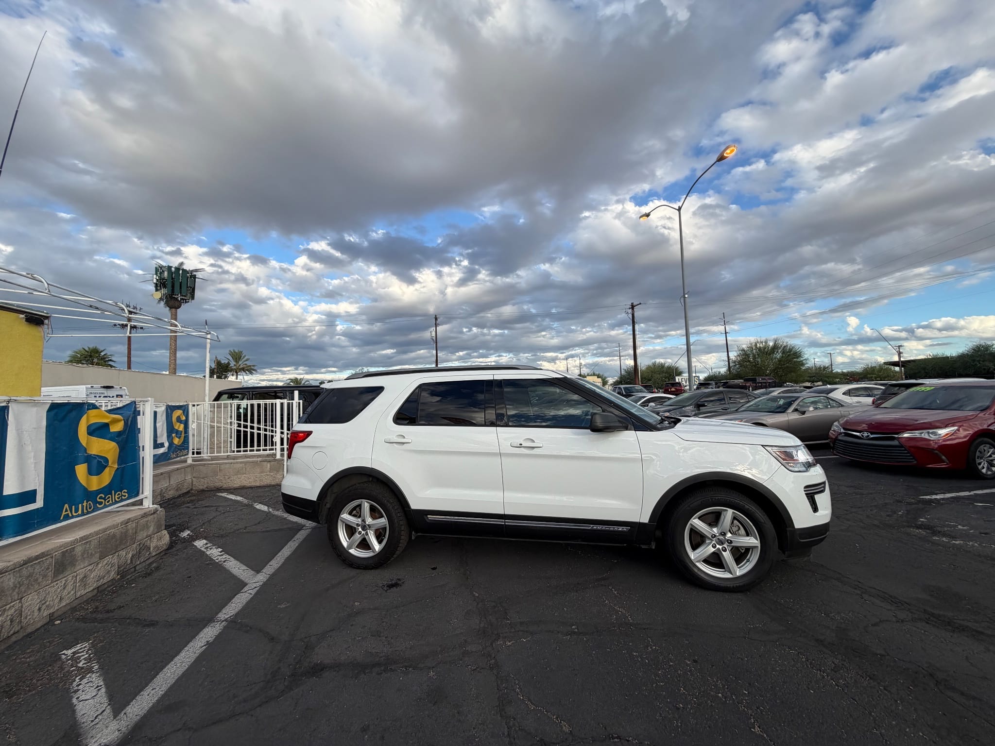 2019 Ford Explorer XLT in Tucson, AZ — photo 2