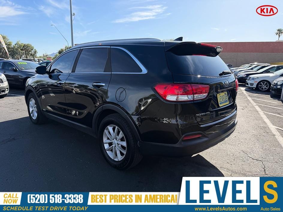 2018 KIA Sorento LX in Tucson, AZ — photo 5